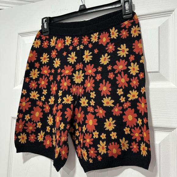 NWT Current Air Anthropologie Women's Size Small Knit Floral Shorts Black Yellow - Picture 2 of 9